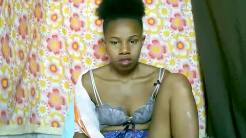 Snapshot of franciefrancie chatting on 09-27-25, 10:09 francilla online show from 09-27-25, 10:09