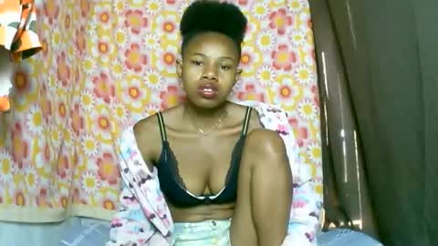 Snapshot of franciefrancie chatting on 09-29-25, 05:34 francilla online show from 09-29-25, 05:34