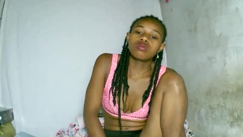 Snapshot of franciefrancie chatting on 10-05-25, 02:48 francilla online show from 10-05-25, 02:48