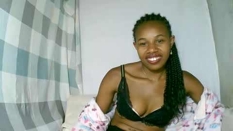 Snapshot of franciefrancie chatting on 10-06-25, 05:21 francilla online show from 10-06-25, 05:21