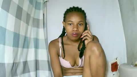 Snapshot of franciefrancie chatting on 10-07-25, 06:43 francilla online show from 10-07-25, 06:43