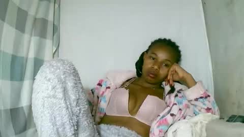 Snapshot of franciefrancie chatting on 10-07-25, 07:00 francilla online show from 10-07-25, 07:00