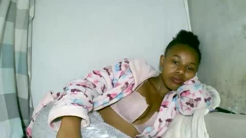 Snapshot of franciefrancie chatting on 10-08-25, 07:11 francilla online show from 10-08-25, 07:11