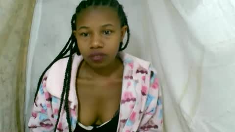 Snapshot of franciefrancie chatting on 10-15-25, 05:51 francilla online show from 10-15-25, 05:51