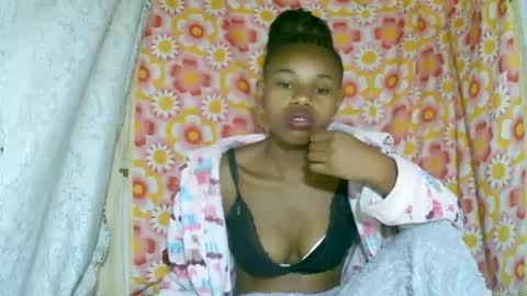 Snapshot of franciefrancie chatting on 10-21-25, 02:34 francilla online show from 10-21-25, 02:34