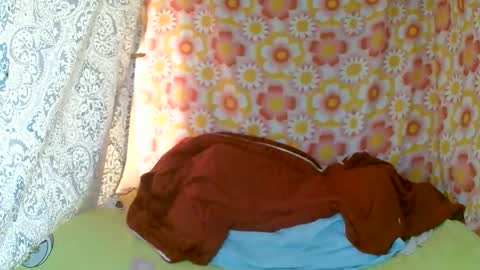 Snapshot of franciefrancie chatting on 10-24-25, 06:32 francilla online show from 10-24-25, 06:32