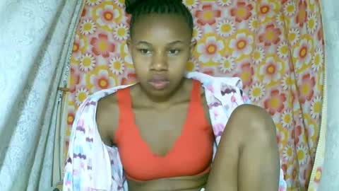 Snapshot of franciefrancie chatting on 10-26-25, 02:01 francilla online show from 10-26-25, 02:01