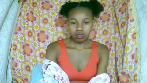 Snapshot of franciefrancie chatting on 10-28-25, 02:53 francilla online show from 10-28-25, 02:53