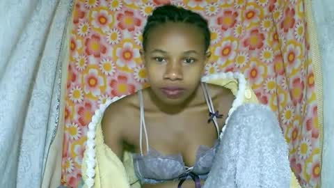 Snapshot of franciefrancie chatting on 11-09-25, 05:06 francilla online show from 11-09-25, 05:06