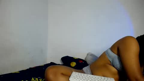 Snapshot of francihot4 chatting on 06-10-26, 02:01 francihot4 online show from 06-10-26, 02:01