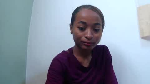 Snapshot of francine925426 chatting on 06-19-26, 08:18 francine925426 online show from 06-19-26, 08:18