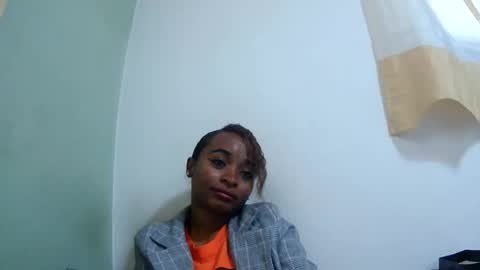 Snapshot of francine925426 chatting on 07-08-26, 06:29 francine925426 online show from 07-08-26, 06:29