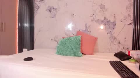 Laura online show from 01-17-26, 07:28