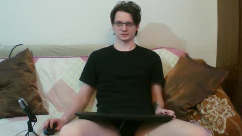 Snapshot of francisgray chatting on 02-06-26, 02:09 Frank online show from 02-06-26, 02:09