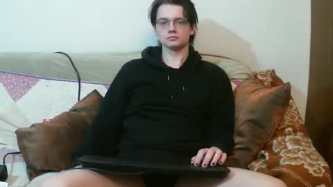 Snapshot of francisgray chatting on 02-12-26, 04:35 Frank online show from 02-12-26, 04:35