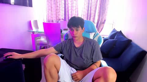 Snapshot of franco_rizzo01 chatting on 01-29-25, 06:18 frank online show from 01-29-25, 06:18