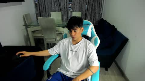 Snapshot of franco_rizzo01 chatting on 02-06-25, 10:53 frank online show from 02-06-25, 10:53