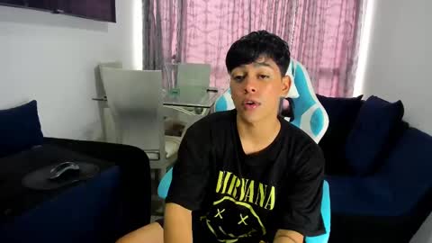 Snapshot of franco_rizzo01 chatting on 02-13-25, 09:06 frank online show from 02-13-25, 09:06