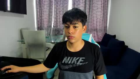 Snapshot of franco_rizzo01 chatting on 02-21-25, 10:37 frank online show from 02-21-25, 10:37