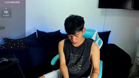 Snapshot of franco_rizzo01 chatting on 02-26-25, 08:54 frank online show from 02-26-25, 08:54