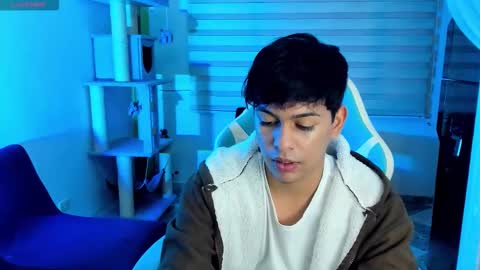 Snapshot of franco_rizzo01 chatting on 10-05-25, 12:31 frank online show from 10-05-25, 12:31