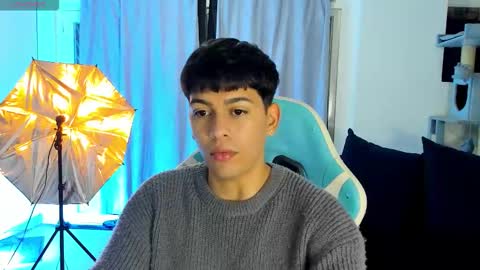 Snapshot of franco_rizzo01 chatting on 11-11-25, 03:06 frank online show from 11-11-25, 03:06