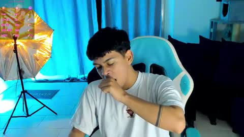 Snapshot of franco_rizzo01 chatting on 11-14-25, 05:28 frank online show from 11-14-25, 05:28