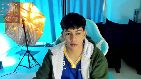 Snapshot of franco_rizzo01 chatting on 11-16-25, 03:12 frank online show from 11-16-25, 03:12