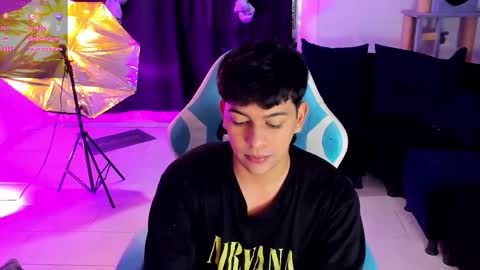 Snapshot of franco_rizzo01 chatting on 11-19-25, 12:43 frank online show from 11-19-25, 12:43