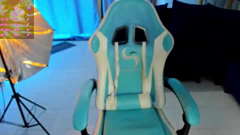 Snapshot of franco_rizzo01 chatting on 11-21-25, 11:47 frank online show from 11-21-25, 11:47