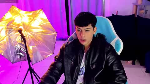 Snapshot of franco_rizzo01 chatting on 11-24-25, 09:03 frank online show from 11-24-25, 09:03