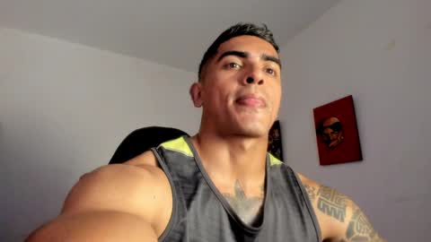 Snapshot of franco_ruiz_ chatting on 04-29-26, 11:44 franco online show from 04-29-26, 11:44