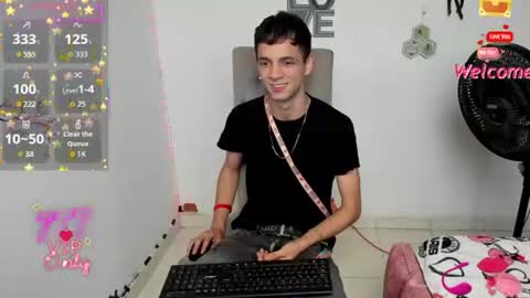Snapshot of franco_taylor chatting on 06-25-26, 01:26 Franco taylor online show from 06-25-26, 01:26