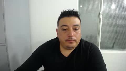 Snapshot of francoisroy chatting on 11-26-25, 03:40 Juan online show from 11-26-25, 03:40