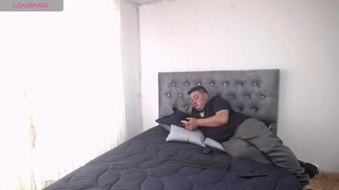 Snapshot of francoisroy chatting on 04-23-26, 08:11 Juan online show from 04-23-26, 08:11