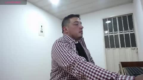 Snapshot of francoisroy chatting on 04-25-26, 01:08 Juan online show from 04-25-26, 01:08