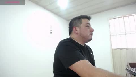 Snapshot of francoisroy chatting on 05-06-26, 06:02 Juan online show from 05-06-26, 06:02