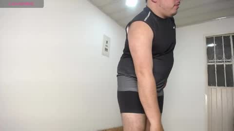 Snapshot of francoisroy chatting on 05-19-26, 03:46 Juan online show from 05-19-26, 03:46