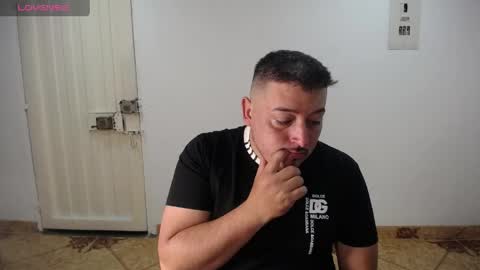Snapshot of francoisroy chatting on 06-08-26, 01:28 Juan online show from 06-08-26, 01:28