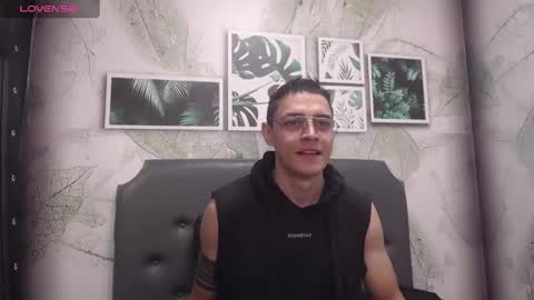 Snapshot of frank_millers chatting on 01-31-25, 01:02 Frank online show from 01-31-25, 01:02