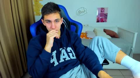 Snapshot of frank_mooree chatting on 10-06-25, 05:38 Frank online show from 10-06-25, 05:38