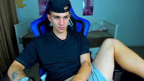 Snapshot of frank_mooree chatting on 07-09-26, 11:14 Frank online show from 07-09-26, 11:14