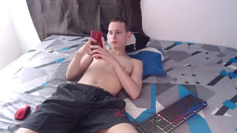 Snapshot of frankbroad68 chatting on 01-15-25, 06:40 Frank online show from 01-15-25, 06:40