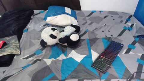 Snapshot of frankbroad68 chatting on 01-21-25, 06:23 Frank online show from 01-21-25, 06:23