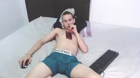 Snapshot of frankbroad68 chatting on 09-19-25, 03:41 Frank online show from 09-19-25, 03:41