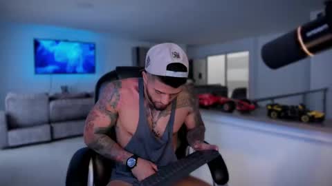 Snapshot of frankfarrellx chatting on 09-10-25, 09:48 Frank Farrell. Hey remember to give me a thumbs up Ty online show from 09-10-25, 09:48