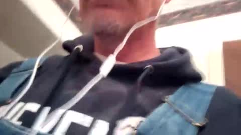 Famous Blue Eyes online show from 04-07-26, 02:34