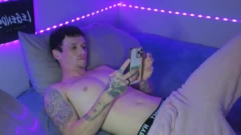 Snapshot of frankoafterdark chatting on 09-11-25, 02:22 Franco online show from 09-11-25, 02:22