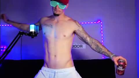 Snapshot of frankoafterdark chatting on 11-11-25, 12:54 Franco online show from 11-11-25, 12:54