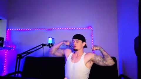 Snapshot of frankoafterdark chatting on 11-13-25, 01:04 Franco online show from 11-13-25, 01:04